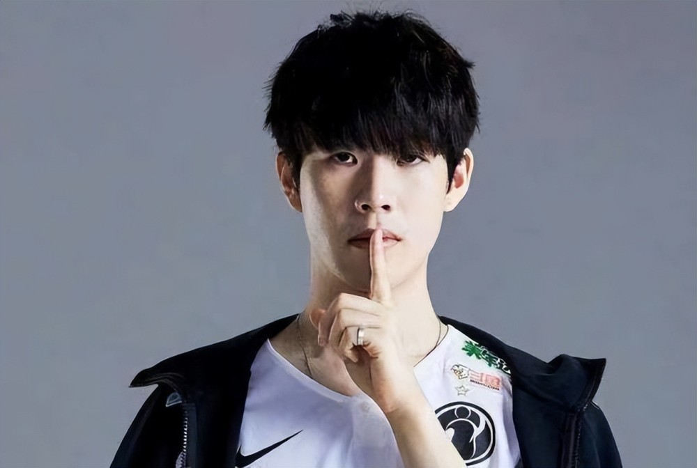 官方更新S14八强选手KDA榜：前五T1占了前三，Xiaohu第四