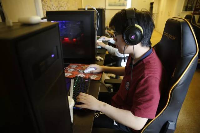 前OMG下路选手Kane退役：职业赛场已经不适合我了