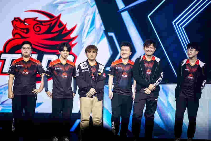 EPL S20 小组赛：险中求胜 FaZe 2-0击败FlyQuest